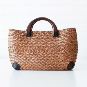 Sac rotin avec anses en bois élégant