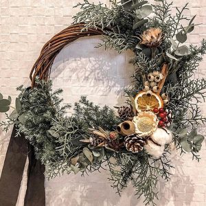 Couronne de Noël à décorer en osier brut