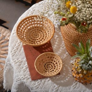 Corbeille de présentation en rotin