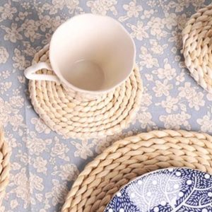 Dessous de verre rond en rotin tissé