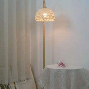 Lampadaire Rotin au Design Minimaliste