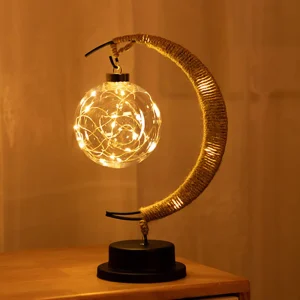Lampe en rotin USB en forme de lune dorée