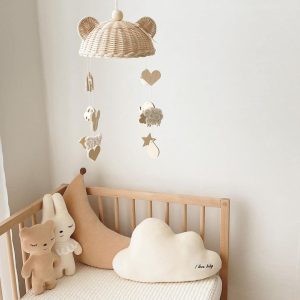 Mobile en rotin pour bébé