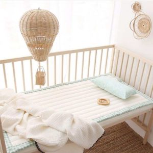 Montgolfière en rotin tissé à la main pour bébé