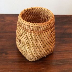 Pot à ustensiles en rotin en forme carrée